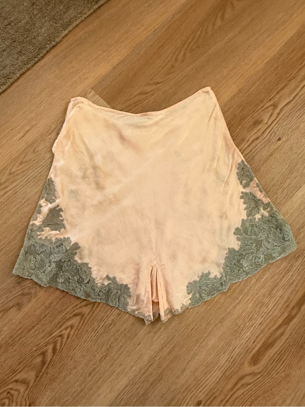 UNREAL Antique 1920s Silk Tap Shorts with Lace - Picture 5 of 7